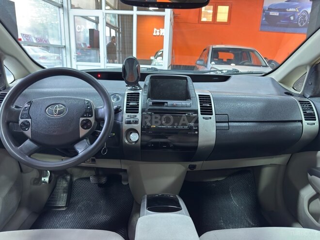 Toyota Prius-13
