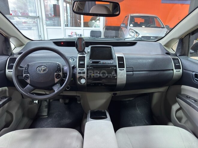 Toyota Prius-12