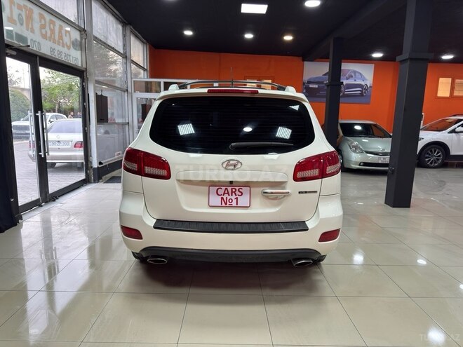 Hyundai Santa Fe-10