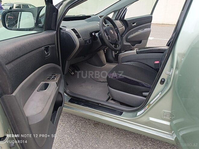 Toyota Prius-14