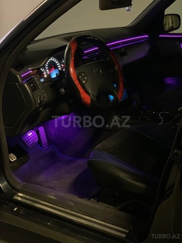 Mercedes E 220 d 2000, 700,000 km - 2.2 л - 
