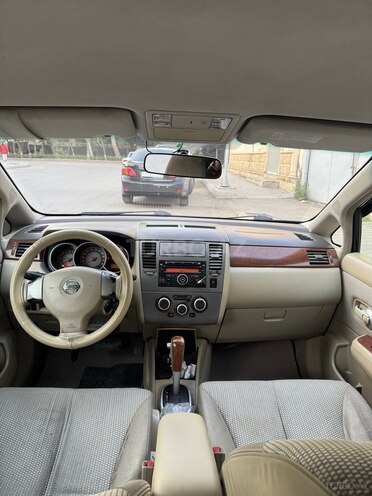 Nissan Tiida 2006, 332,528 km - 1.8 л - Yevlax