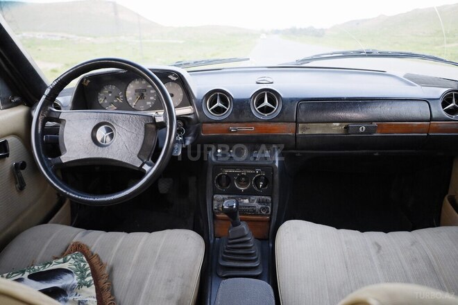 Mercedes  1984, 390,000 km - 2.0 l - Bakı