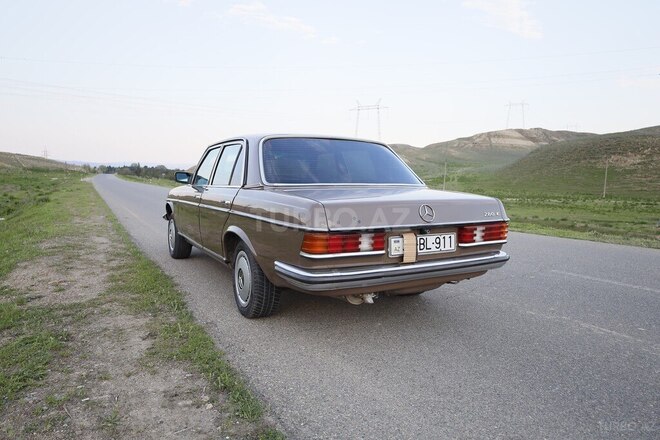 Mercedes  1984, 390,000 km - 2.0 l - Bakı