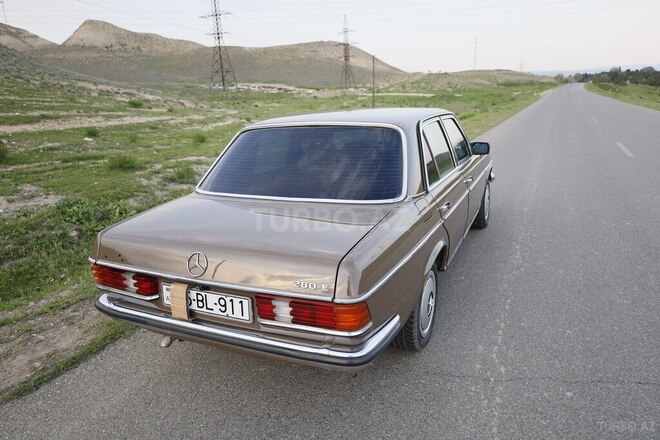 Mercedes  1984, 390,000 km - 2.0 l - Bakı