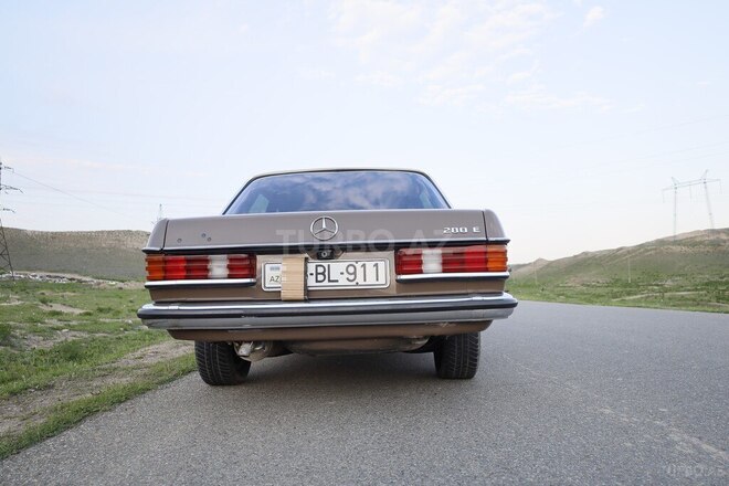 Mercedes  1984, 390,000 km - 2.0 l - Bakı