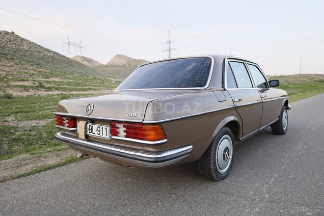 Mercedes  1984, 390,000 km - 2.0 l - Bakı