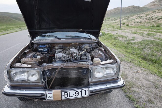 Mercedes  1984, 390,000 km - 2.0 l - Bakı