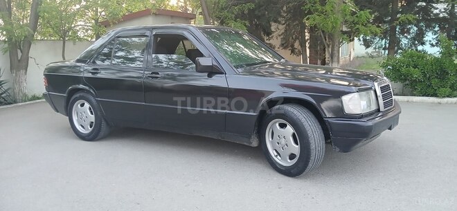 Mercedes 190 1989, 456,789 km - 2.0 l - Salyan