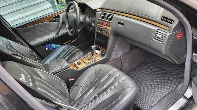 Mercedes E 270 2001, 327,000 km - 2.7 l - Bakı