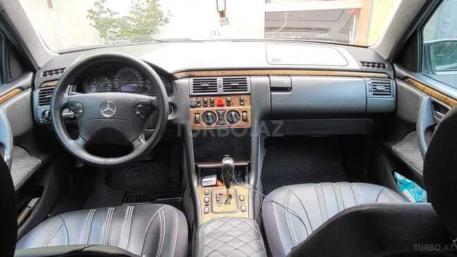 Mercedes E 270 2001, 327,000 km - 2.7 l - Bakı