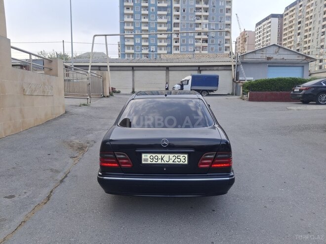 Mercedes E 270 2001, 327,000 km - 2.7 l - Bakı