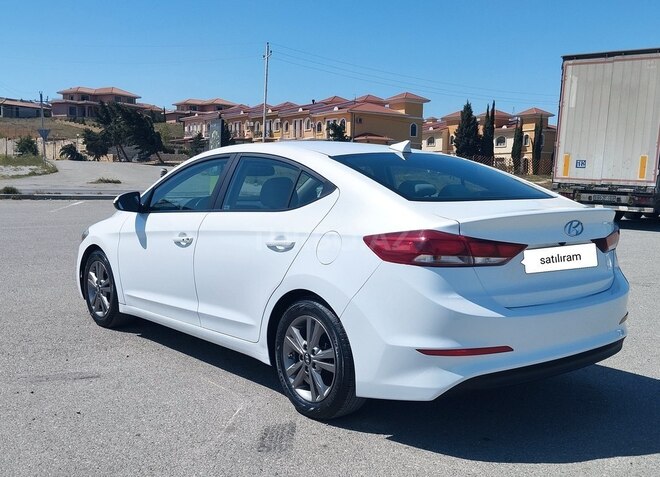 Hyundai Elantra 2017, 95,000 km - 2.0 л - Bakı