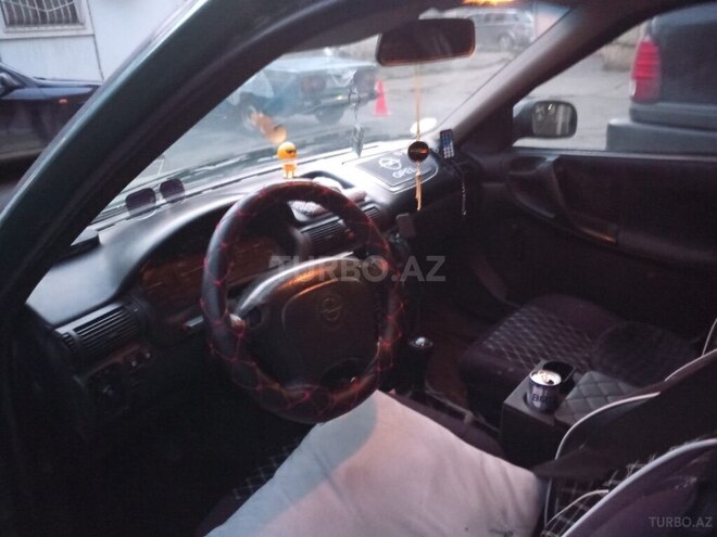 Opel Astra 1997, 250,000 km - 1.6 l - Bakı