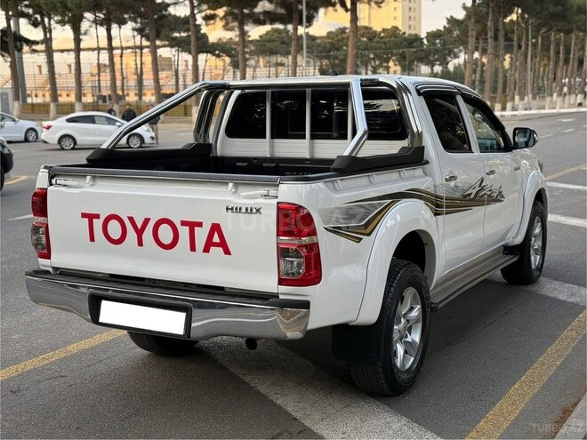 Toyota Hilux 2013, 188,230 km - 2.5 l - Bakı