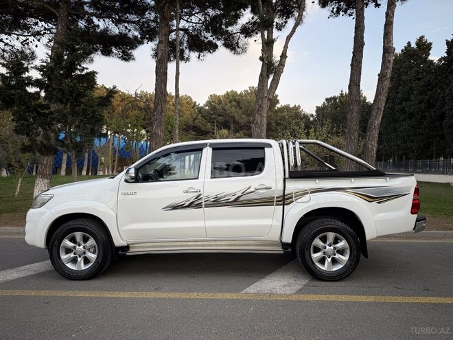 Toyota Hilux 2013, 188,230 km - 2.5 l - Bakı