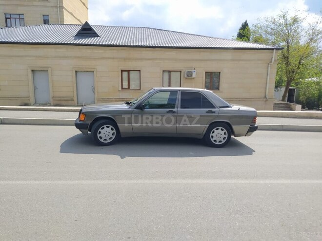 Mercedes 190 1990, 245,398 km - 1.8 l - Naftalan