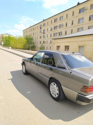 Mercedes 190 1990, 245,398 km - 1.8 l - Naftalan
