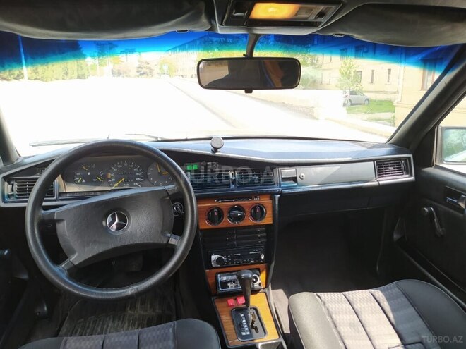 Mercedes 190 1990, 245,398 km - 1.8 l - Naftalan