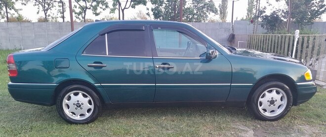 Mercedes E 220 1995, 312,216 km - 2.2 l - Sabirabad
