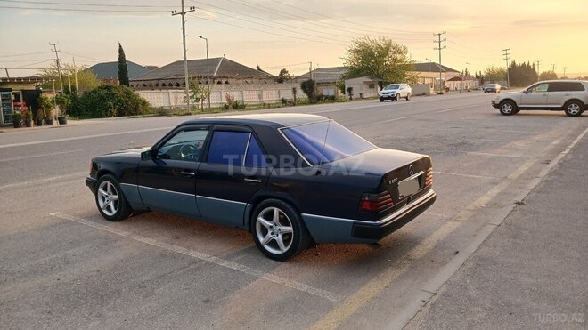 Mercedes E 280 1993, 435,000 km - 2.8 l - Bakı