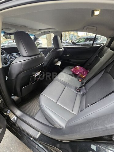 Lexus ES 300h-8
