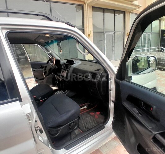 Mitsubishi Pajero io 2002, 240,000 km - 2.0 l - Bakı