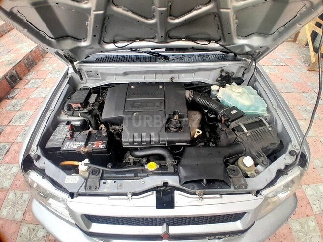 Mitsubishi Pajero io 2002, 240,000 km - 2.0 l - Bakı