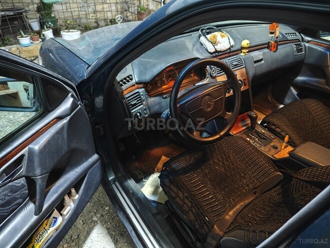 Mercedes E 200 1996, 300,000 km - 2.0 l - Sumqayıt