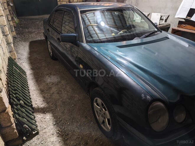 Mercedes E 200 1996, 300,000 km - 2.0 l - Sumqayıt