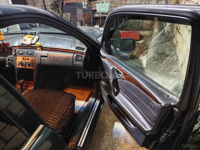Mercedes E 200 1996, 300,000 km - 2.0 l - Sumqayıt