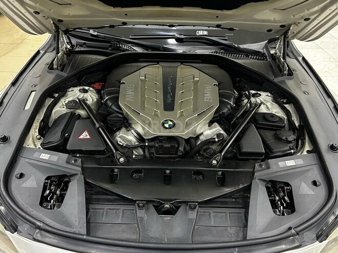 BMW 750 2011, 178,000 km - 4.4 l - Mingəçevir