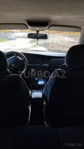 Opel Vectra 1999, 530,000 km - 1.6 l - Quba