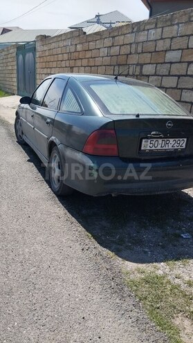 Opel Vectra 1999, 530,000 km - 1.6 l - Quba
