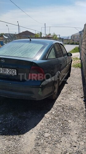 Opel Vectra 1999, 530,000 km - 1.6 l - Quba