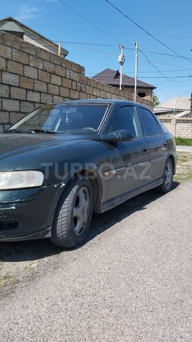 Opel Vectra 1999, 530,000 km - 1.6 l - Quba