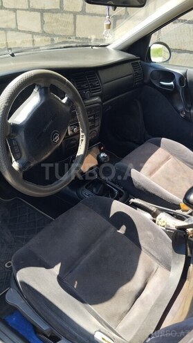 Opel Vectra 1999, 530,000 km - 1.6 l - Quba