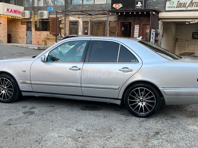 Mercedes E 230 1995, 440,000 km - 2.3 l - Bakı