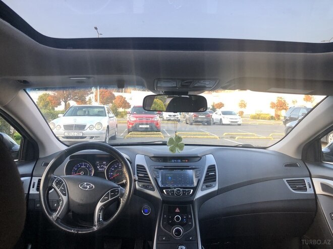 Hyundai Elantra 2015, 217,583 km - 1.8 l - Bakı