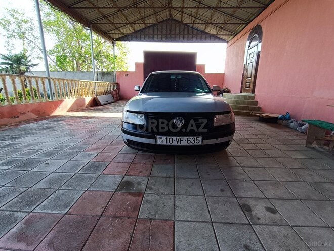 Volkswagen Passat 1999, 340,000 km - 2.3 л - Goranboy