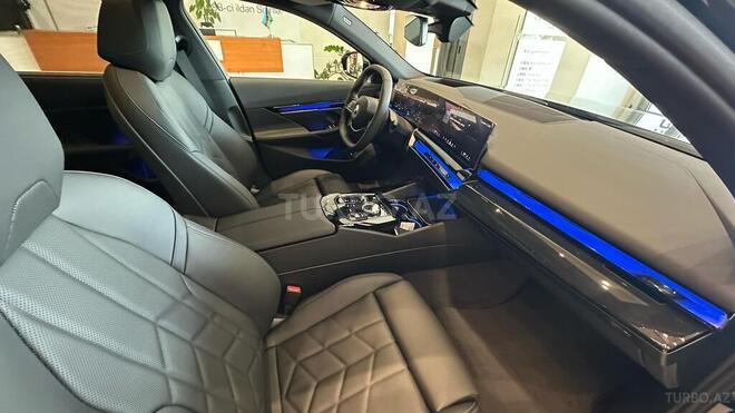 BMW 530e-12