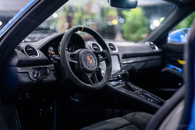 Porsche 718 Cayman GT4 RS-8