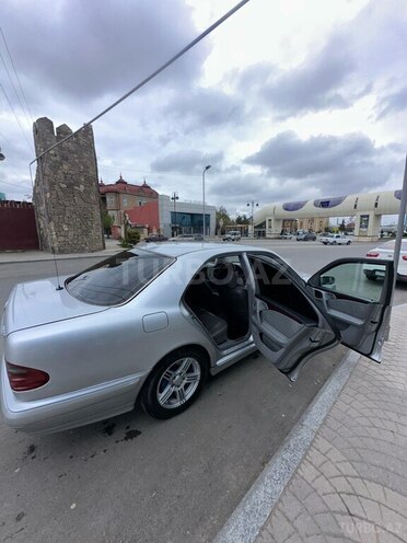 Mercedes E 200 2002, 400,813 km - 2.0 l - Quba