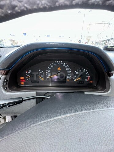 Mercedes E 200 2002, 400,813 km - 2.0 l - Quba