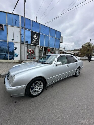 Mercedes E 200 2002, 400,813 km - 2.0 l - Quba