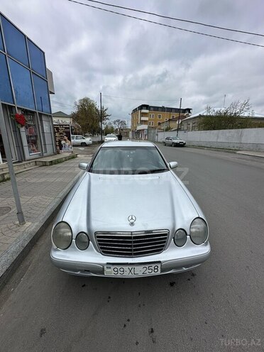 Mercedes E 200 2002, 400,813 km - 2.0 l - Quba