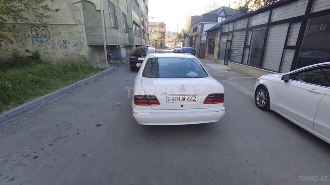 Mercedes E 240 1999, 302,000 km - 2.4 l - Bakı