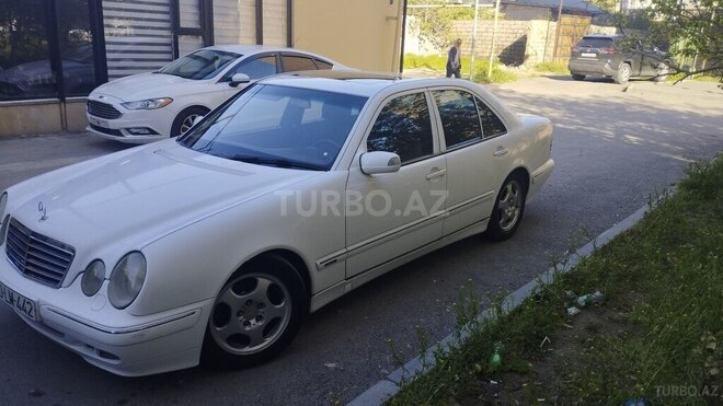Mercedes E 240 1999, 302,000 km - 2.4 l - Bakı