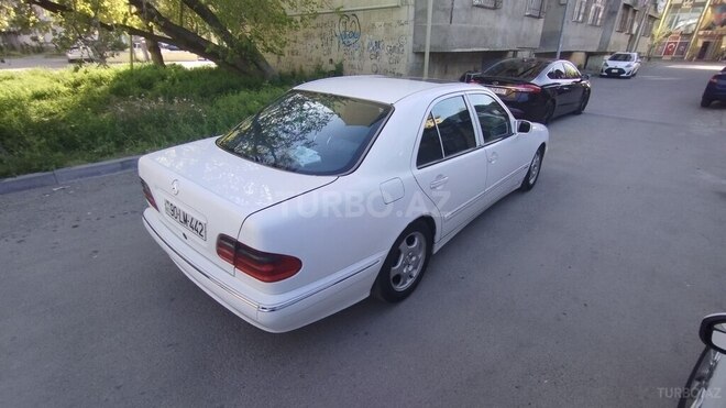 Mercedes E 240 1999, 302,000 km - 2.4 l - Bakı