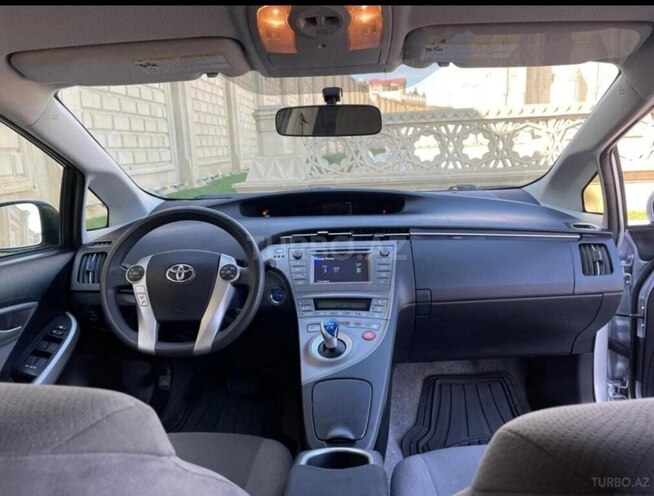 Toyota Prius-3